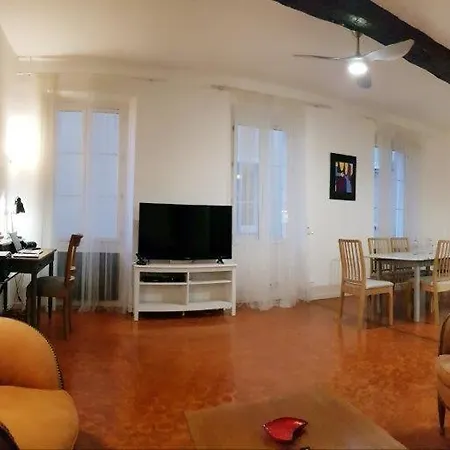 T4 Centre Historique Appartement *